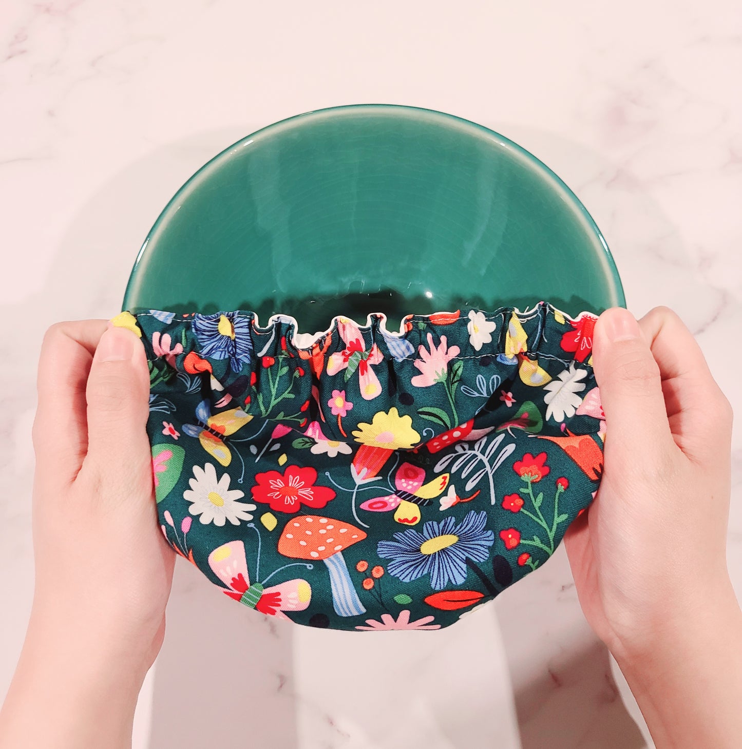 Bowl Cover:  Patriotic Ditzy Flowers