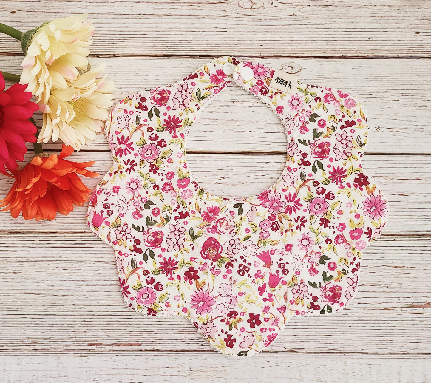 Baby Bibs: Pink Scattered Flowers
